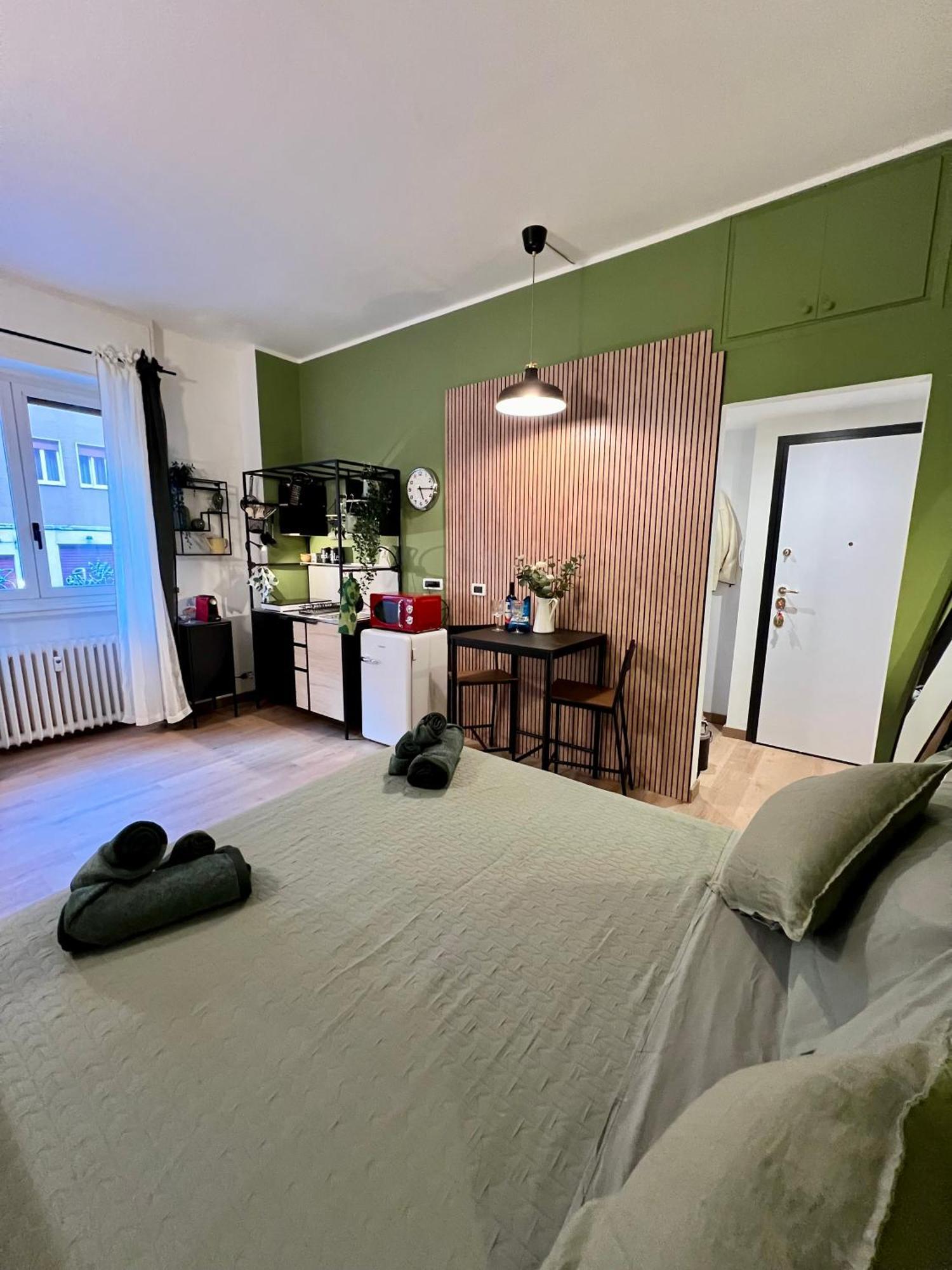 La Bella Milano Charme Apartment 3 Km Away From Duomo/ Netflix & Wi-Fi Included, Milan